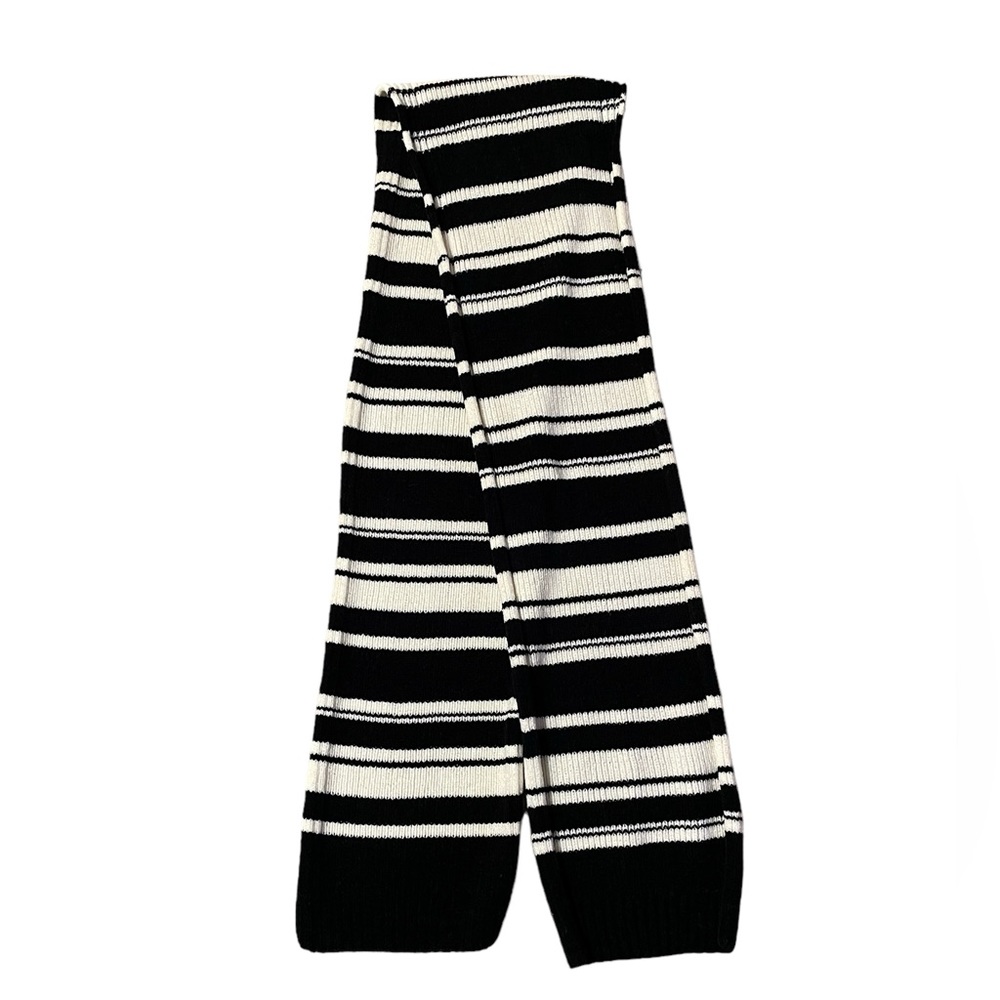 Black and white scarf
